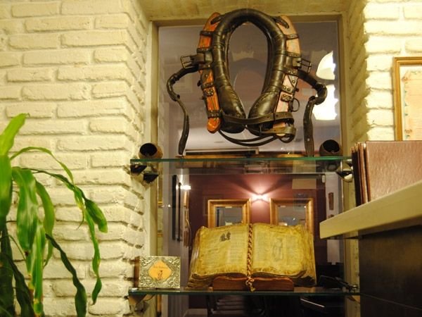 Los Arrieros - salón y entorno