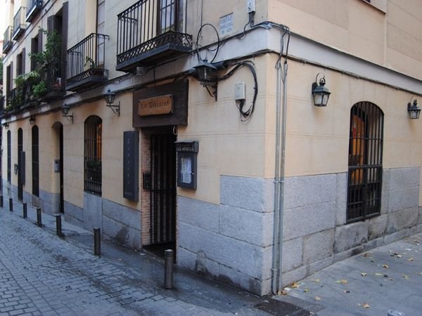 Los Arrieros - salón y entorno